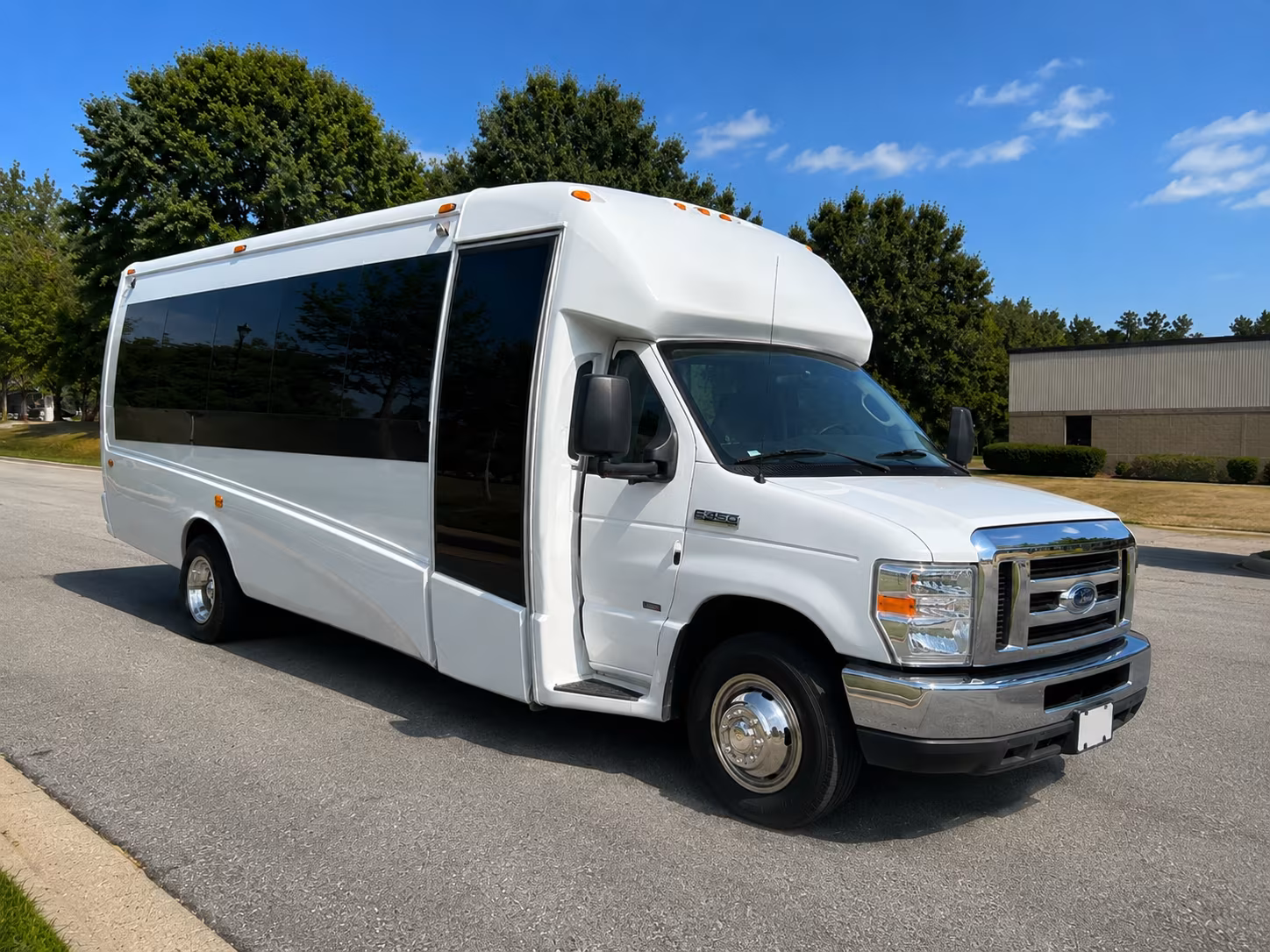 large scale corporate bus shuttles for georgia international convention center events
