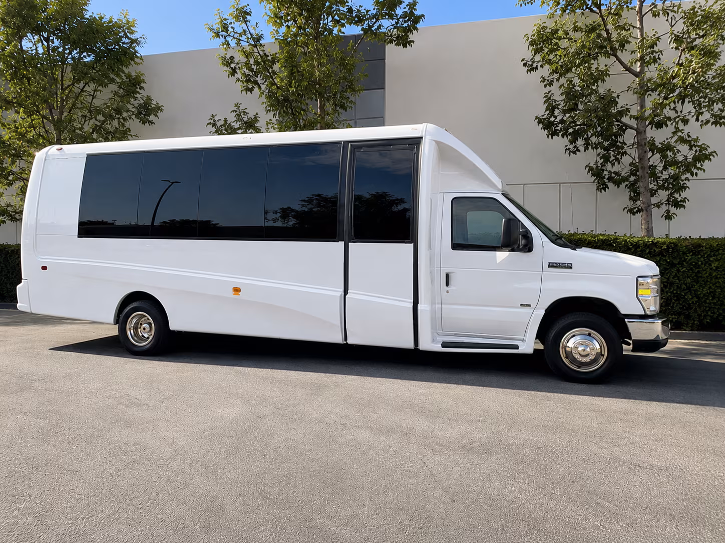 minibus rentals for small group winery visits near stonecrest