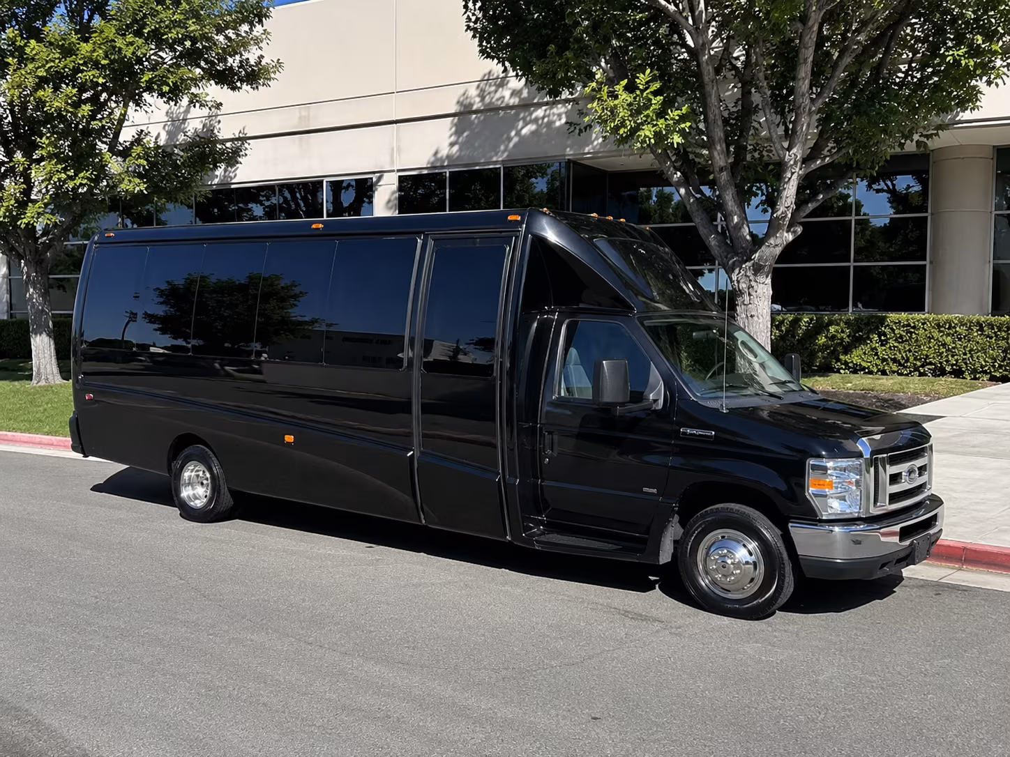party buses to atlanta hawks games at state farm arena